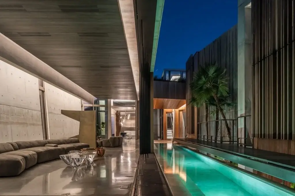 HOME BUILT TO WITHSTAND SEA LEVEL RISE IN MIAMI BEACH